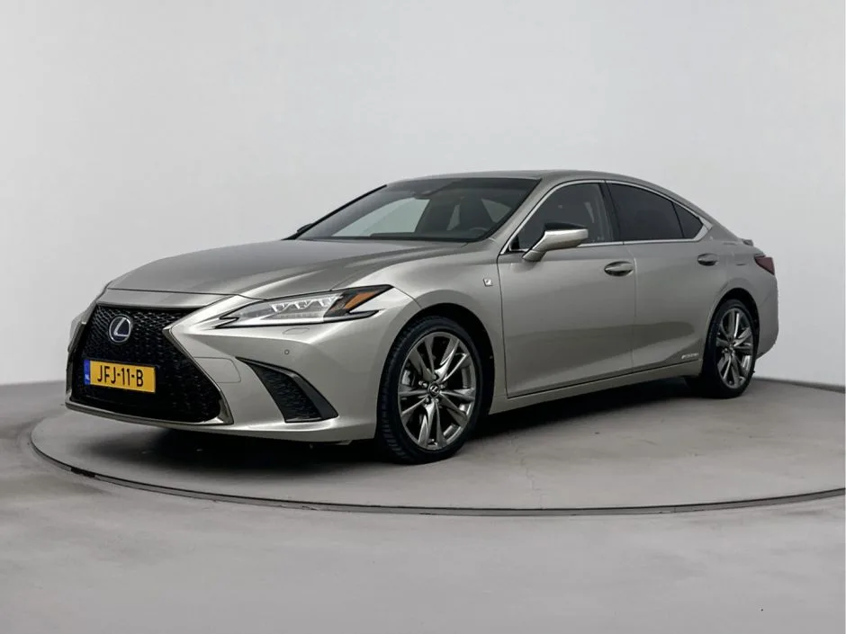 Lexus ES (2018) — foto 1