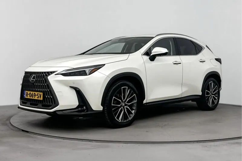 Lexus NX (2022)