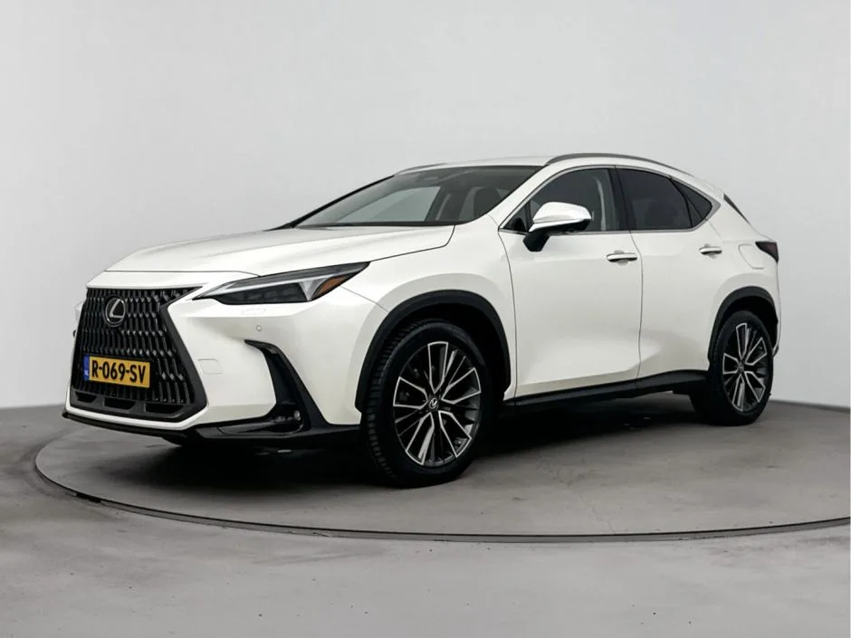 Lexus NX (2022) — foto 1