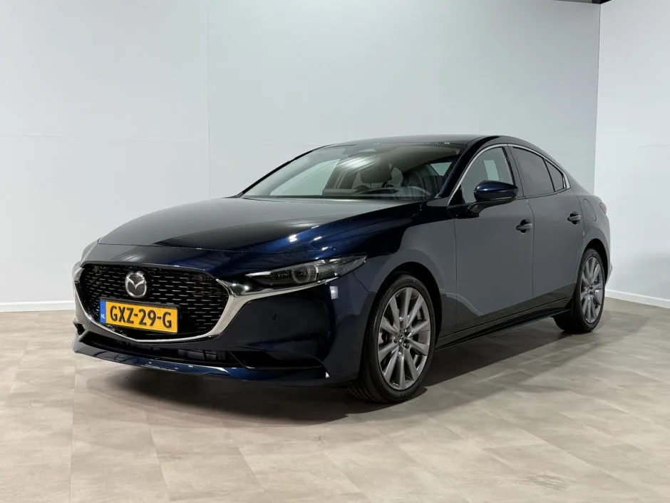 Mazda 3 (2024) — foto 1
