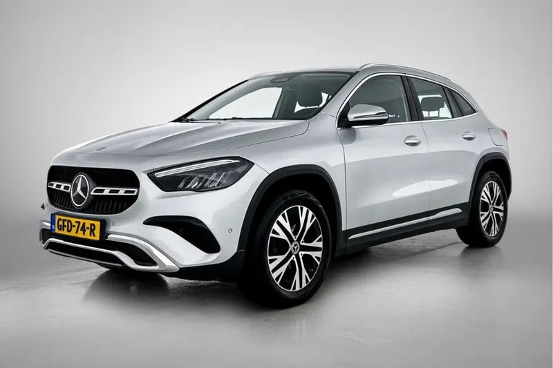 Mercedes-Benz GLA (2023)