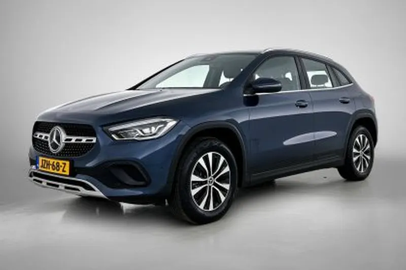 Mercedes-Benz GLA (2023)