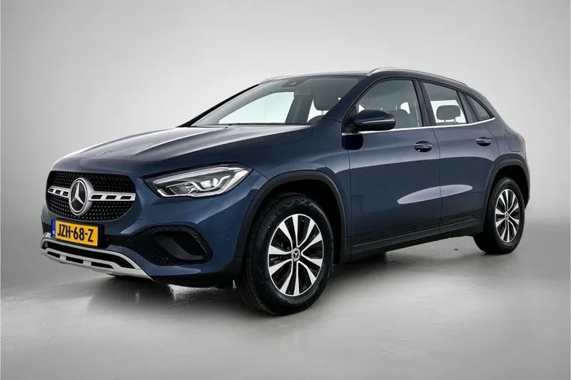 Mercedes-Benz GLA (2023)