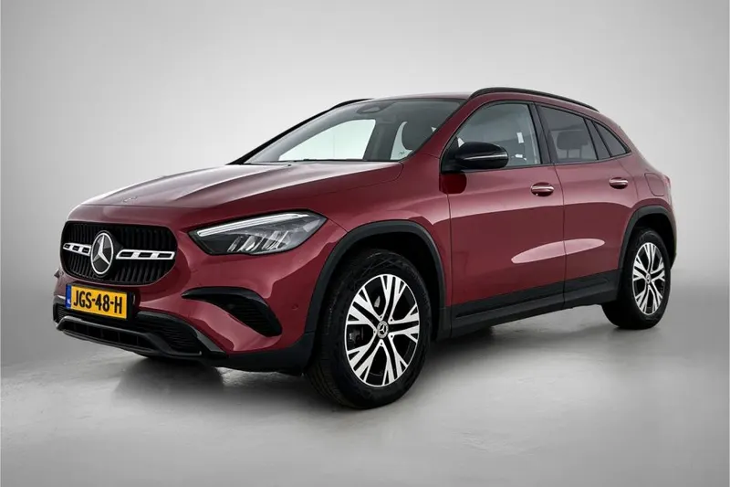 Mercedes-Benz GLA (2024)