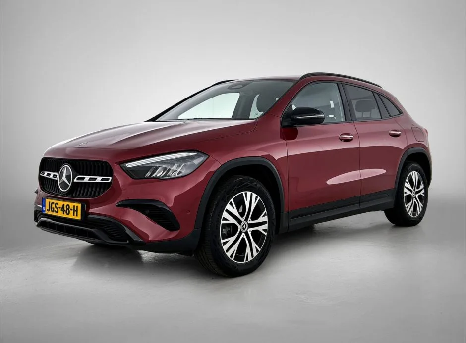Mercedes-Benz GLA (2024) — foto 1
