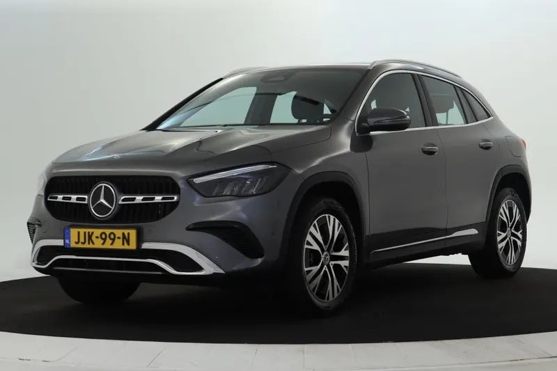 Mercedes-Benz GLA (2024)