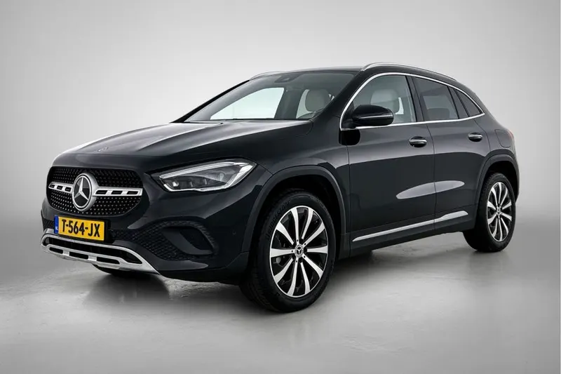 Mercedes-Benz GLA (2023)