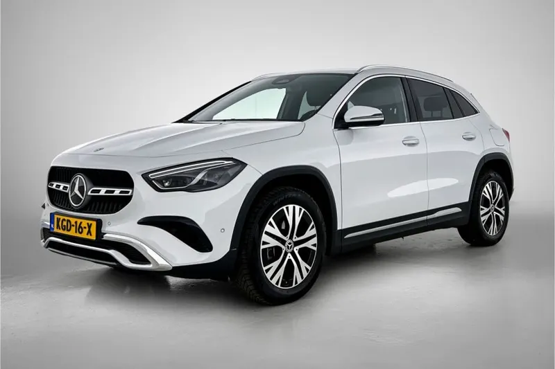 Mercedes-Benz GLA (2024)