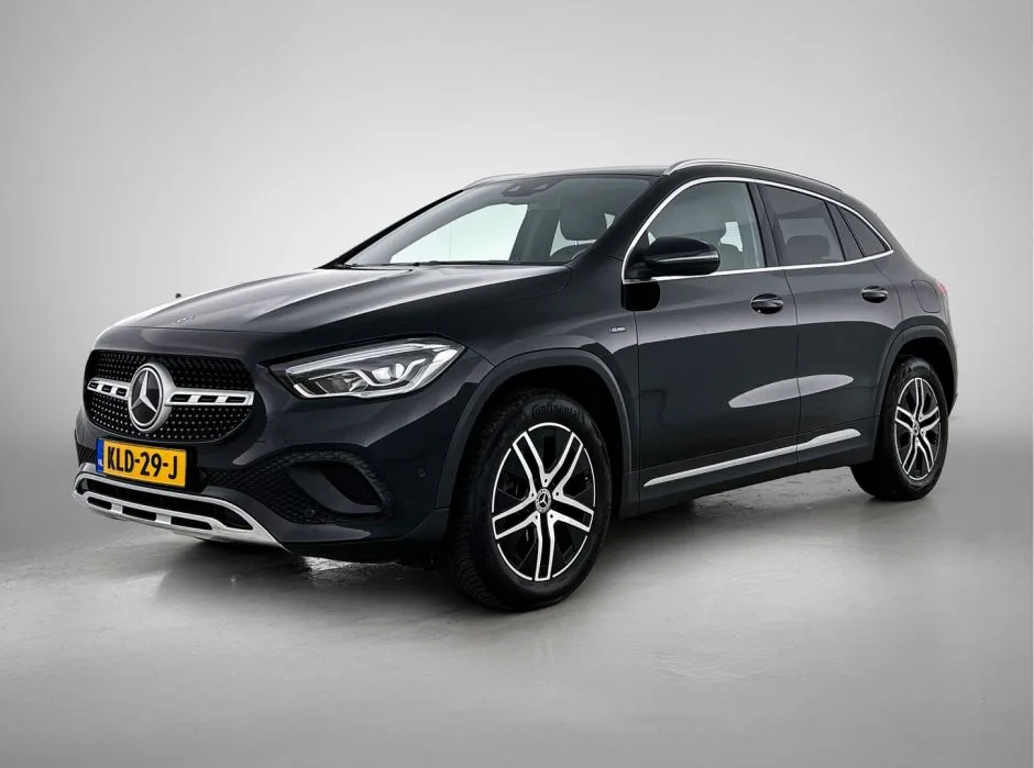 Mercedes-Benz GLA (2021) — foto 1