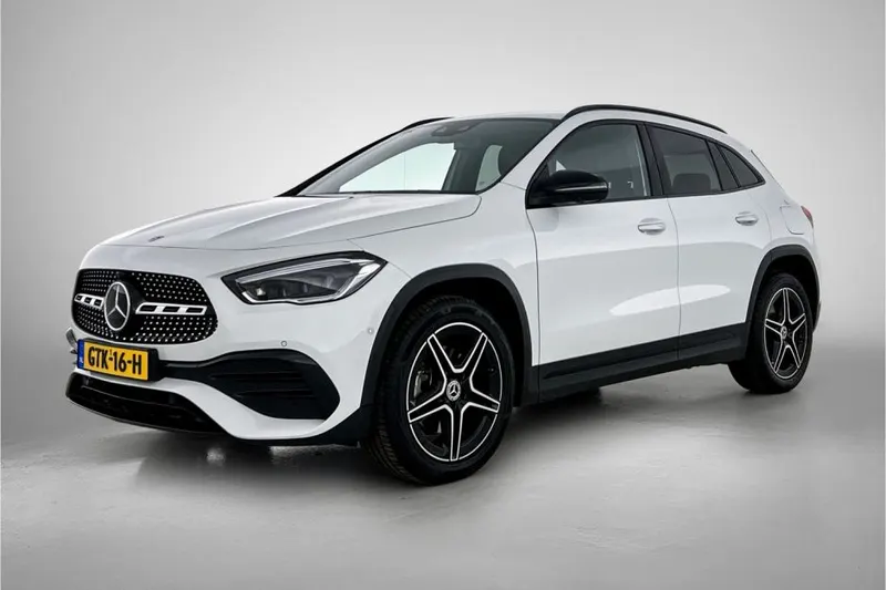 Mercedes-Benz GLA (2023)