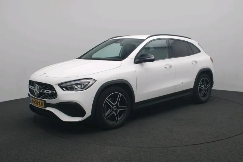 Mercedes-Benz GLA (2022)