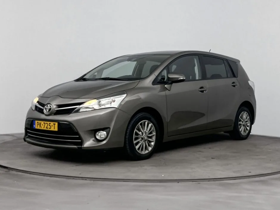 Toyota Verso (2017) — foto 1