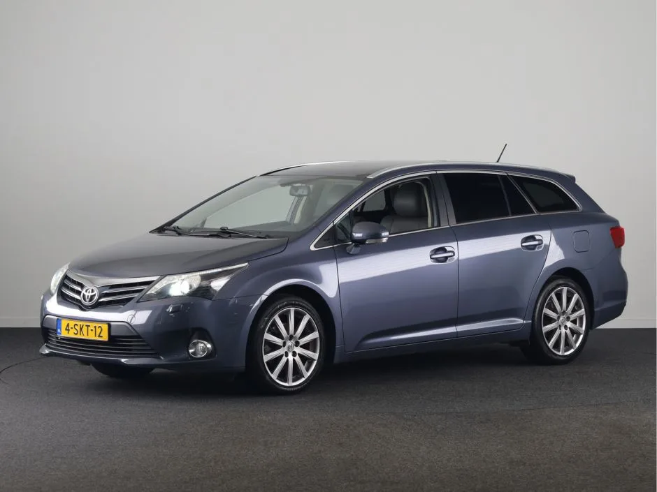 Toyota Avensis (2013) — foto 1