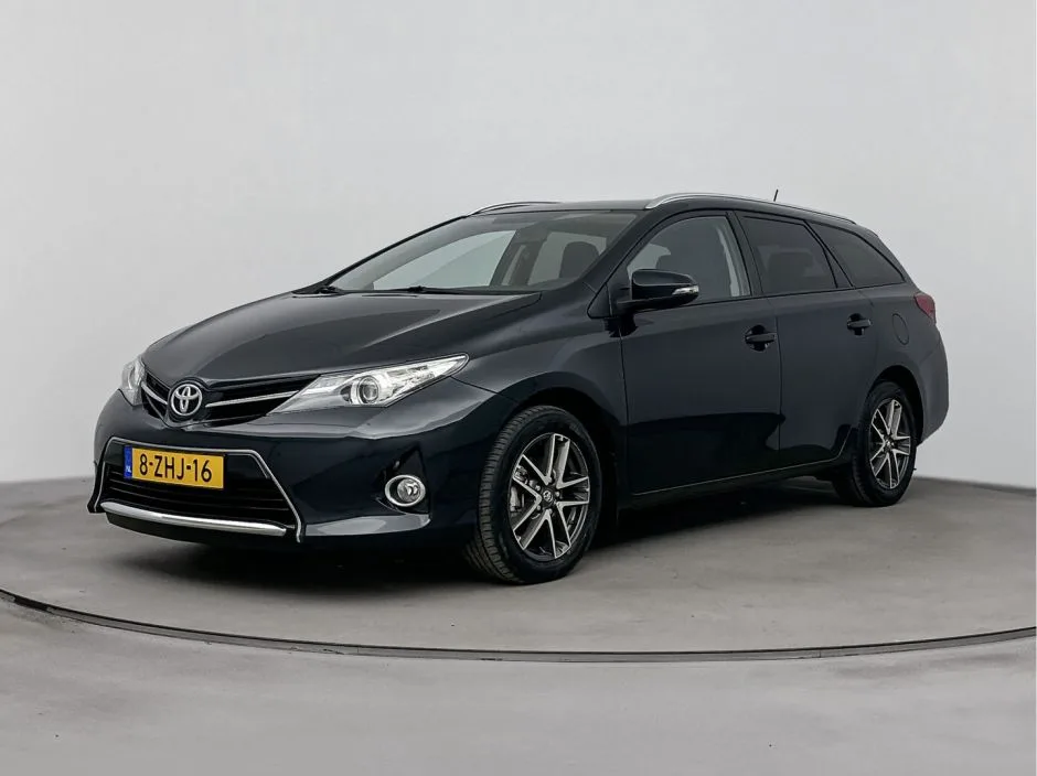Toyota Auris (2015) — foto 1