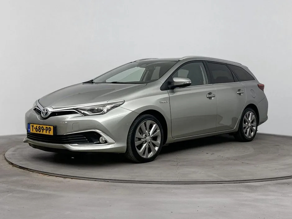 Toyota Auris (2017) — foto 1