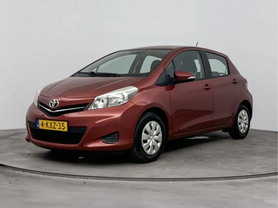 Toyota Yaris (2013) — foto 1