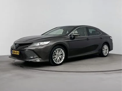 Toyota Camry (2019) — foto 1