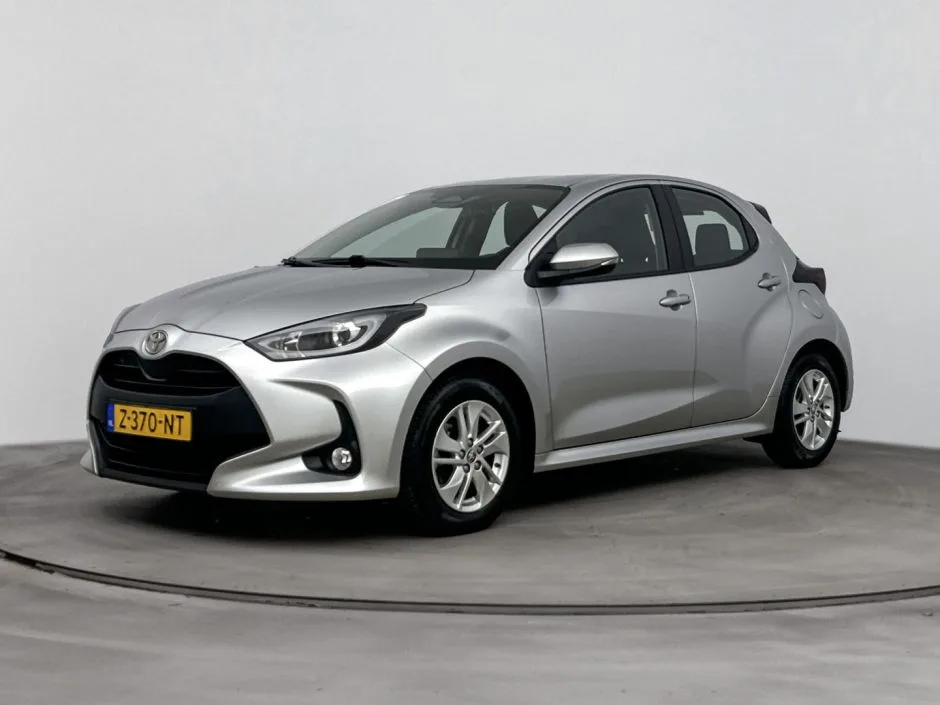 Toyota Yaris (2024) — foto 1