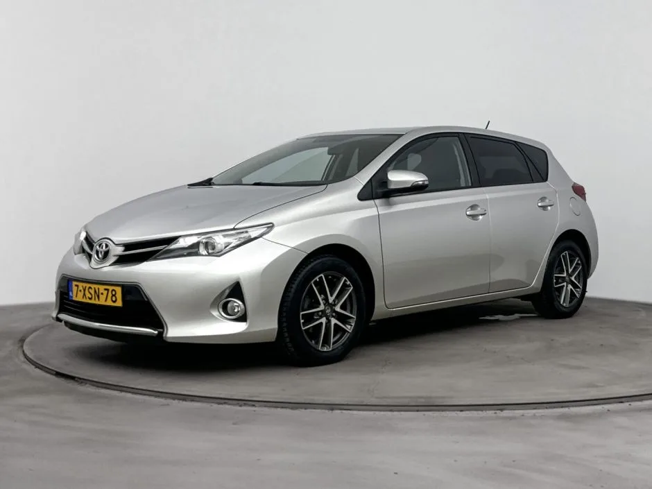 Toyota Auris (2014) — foto 1