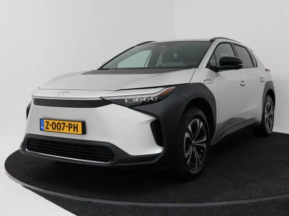 Toyota bZ4X (2024) — foto 1