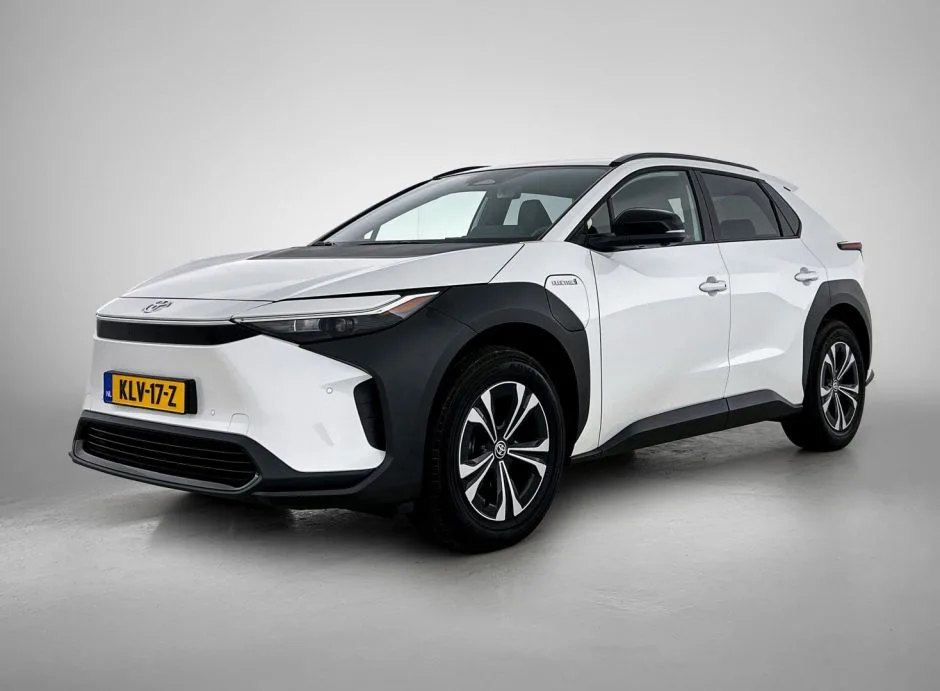 Toyota bZ4X (2023) — foto 1