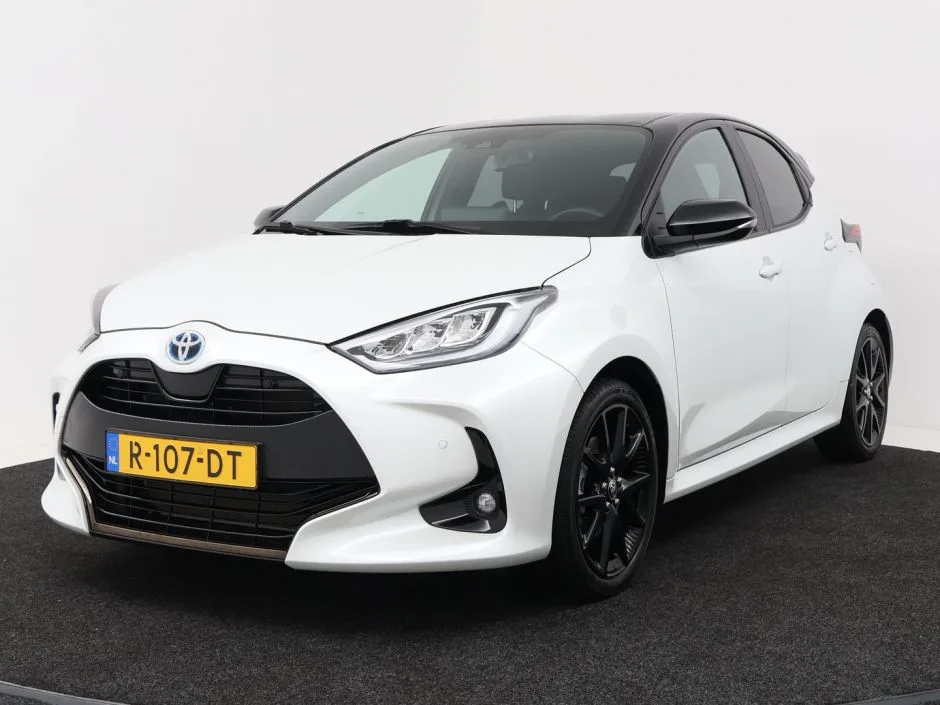Toyota Yaris (2022) — foto 1
