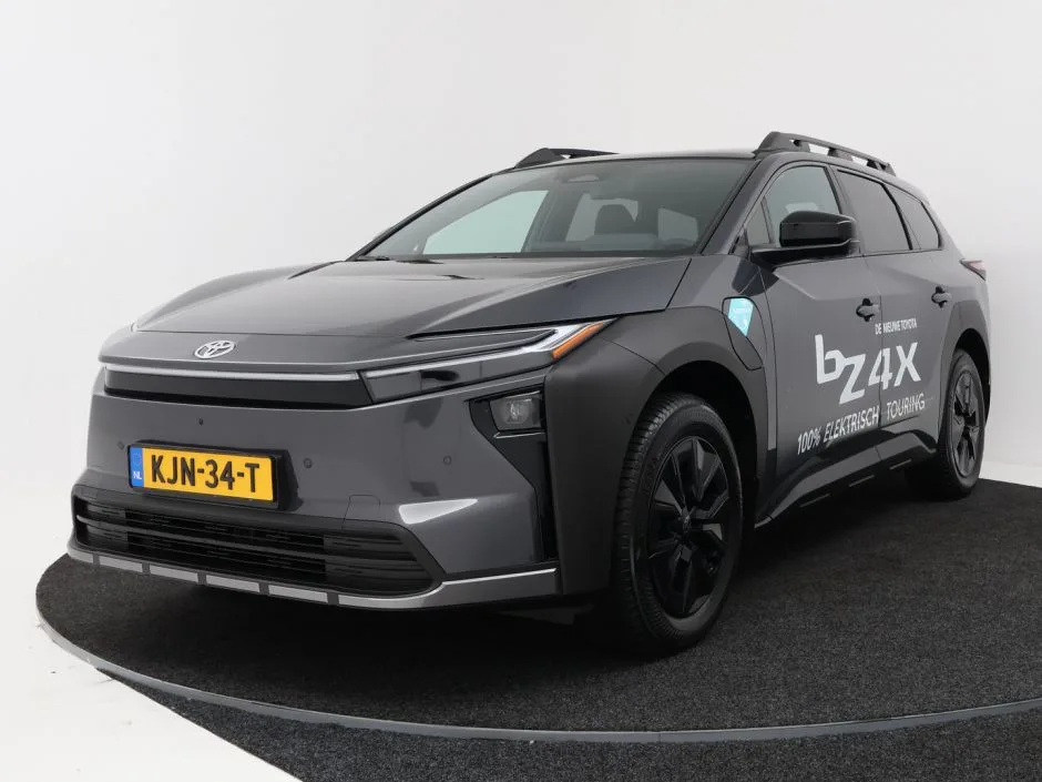 Toyota bZ4X (2026) — foto 1