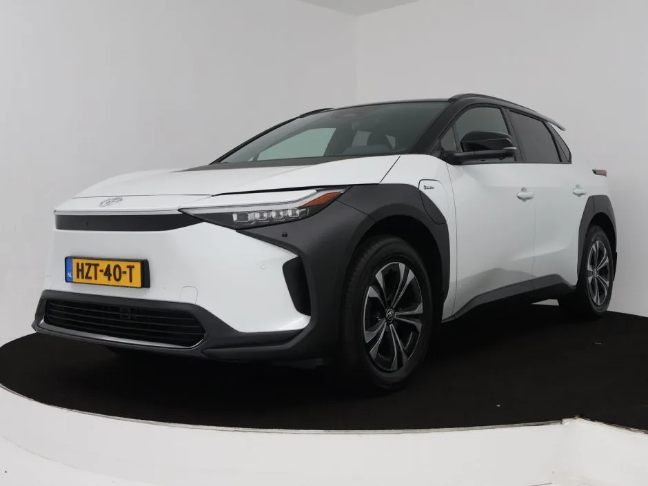 Toyota bZ4X (2025) — foto 1