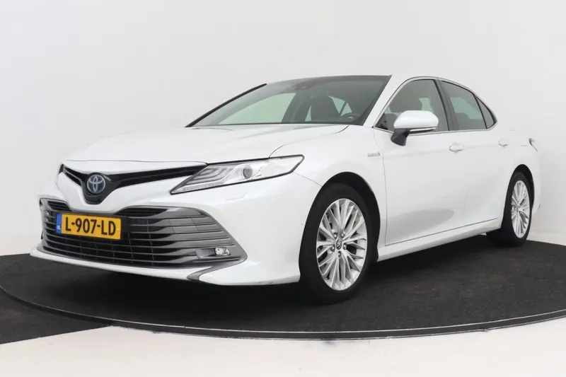 Toyota Camry (2021)