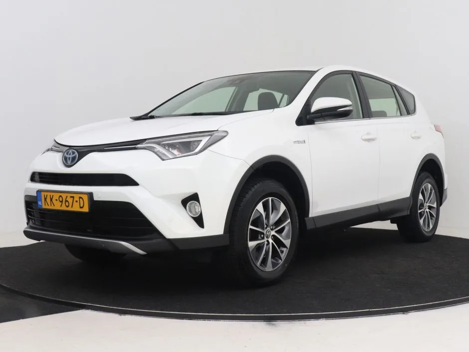 Toyota RAV4 (2016) — foto 1