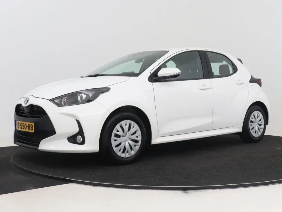 Toyota Yaris (2022) — foto 1