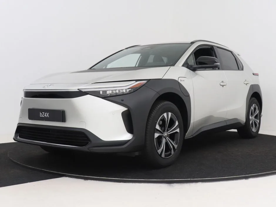 Toyota bZ4X (2025) — foto 1