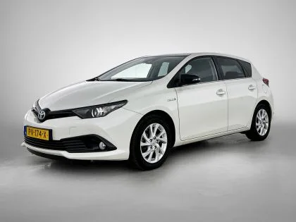 Toyota Auris (2017) — foto 1
