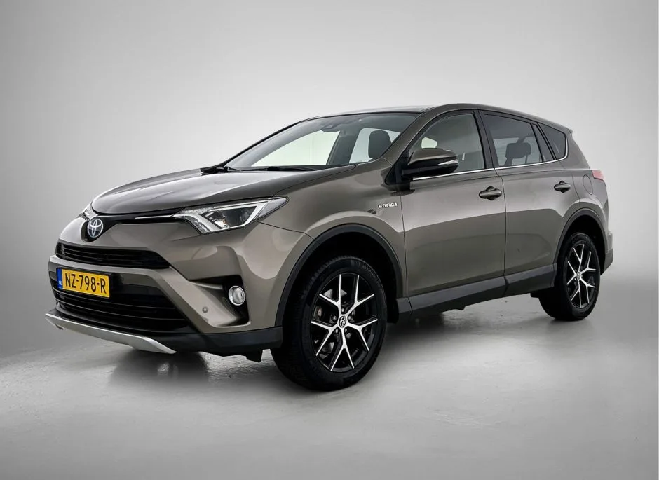 Toyota RAV4 (2017) — foto 1