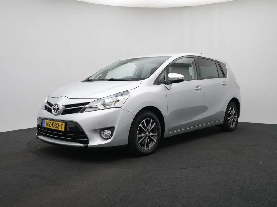 Toyota Verso (2013) — foto 1