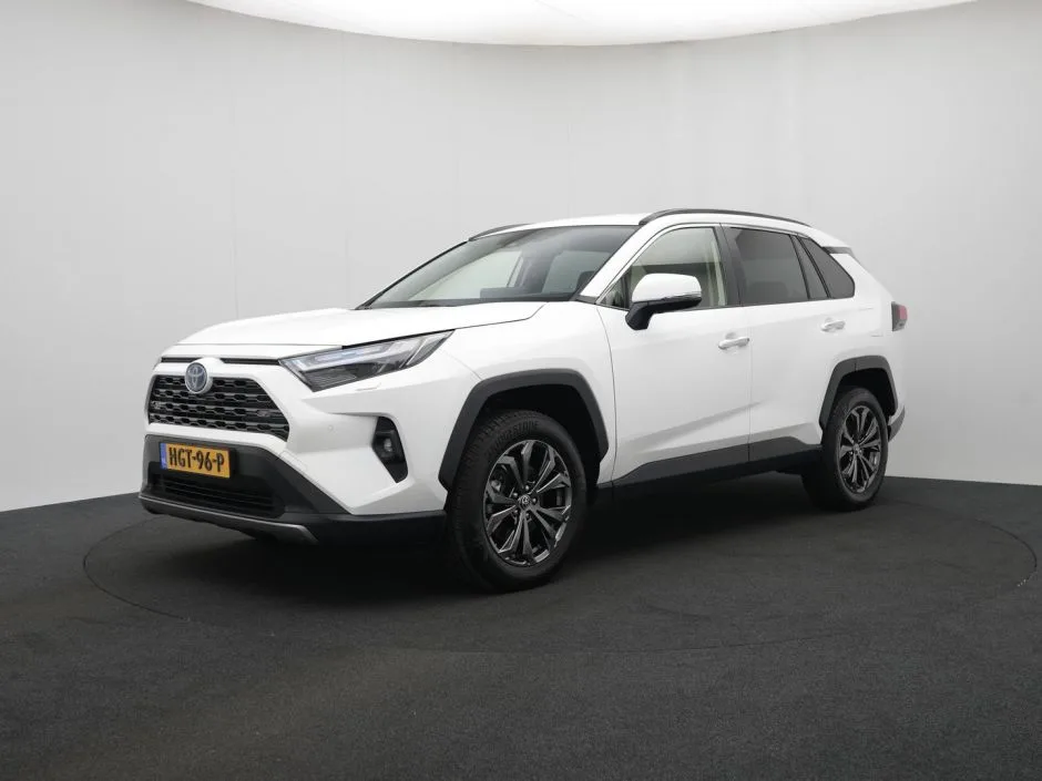 Toyota RAV4 (2023) — foto 1