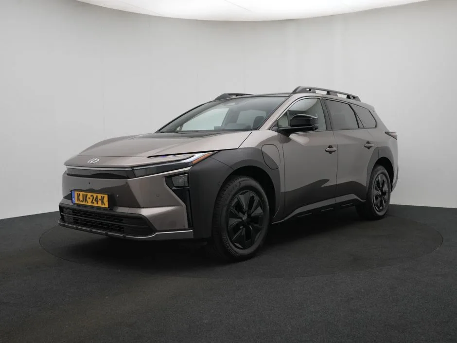 Toyota bZ4X (2026) — foto 1