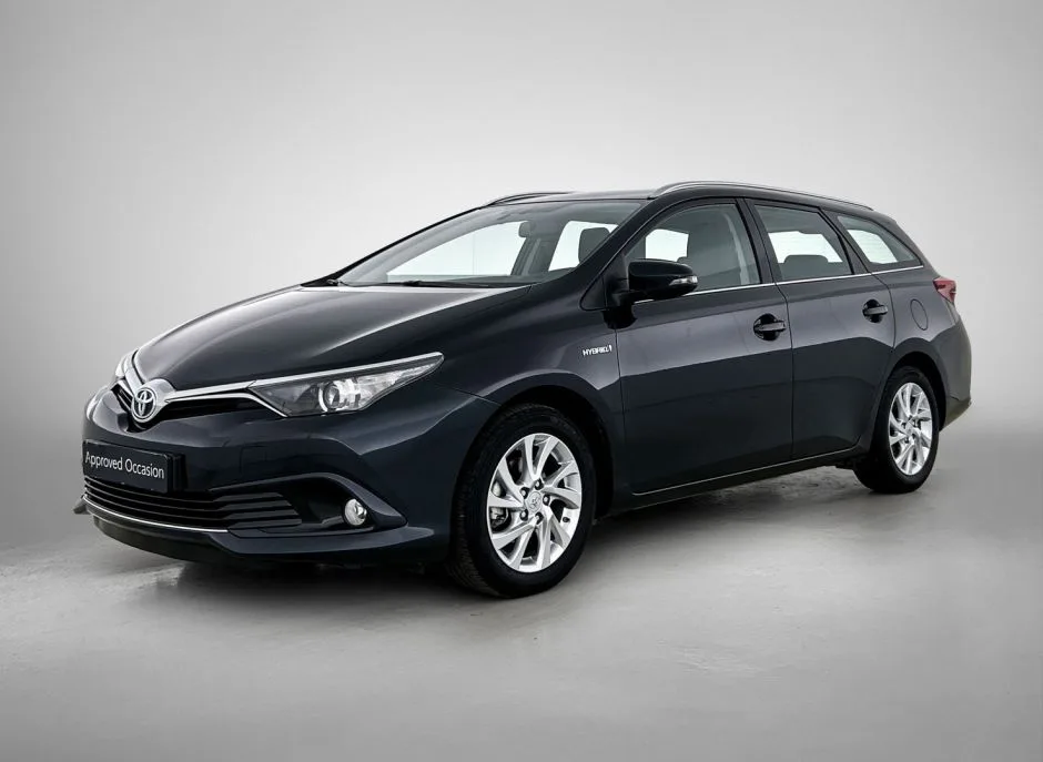 Toyota Auris (2017) — foto 1