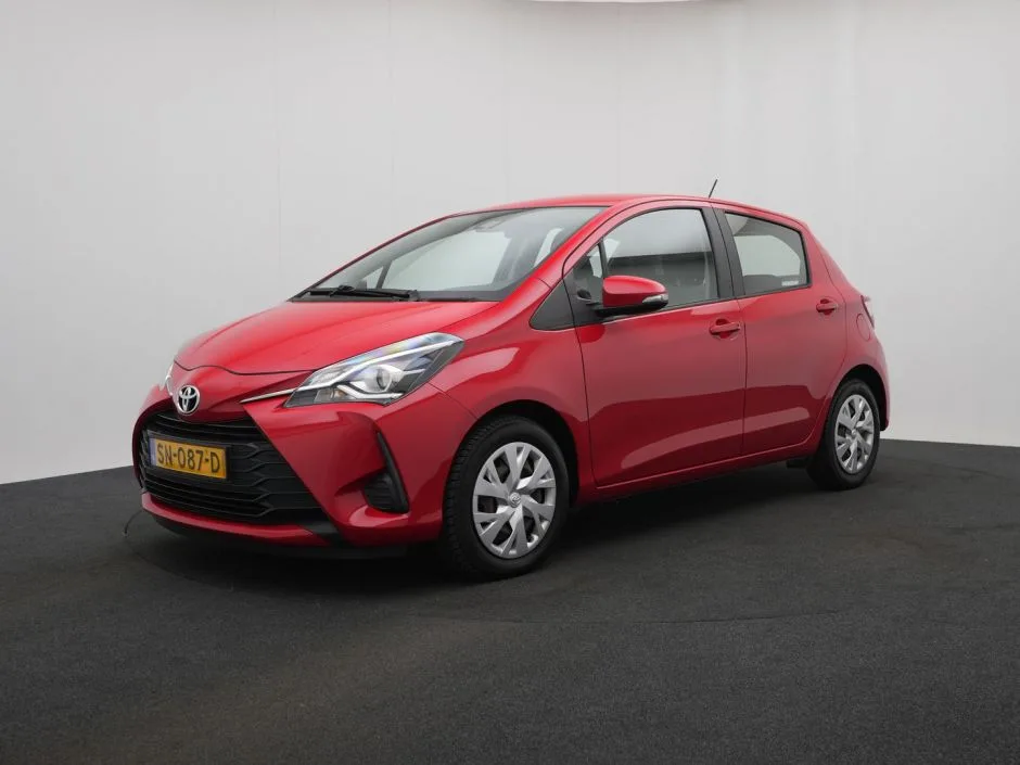 Toyota Yaris (2018) — foto 1