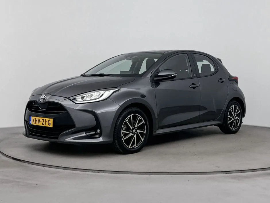 Toyota Yaris (2023) — foto 1
