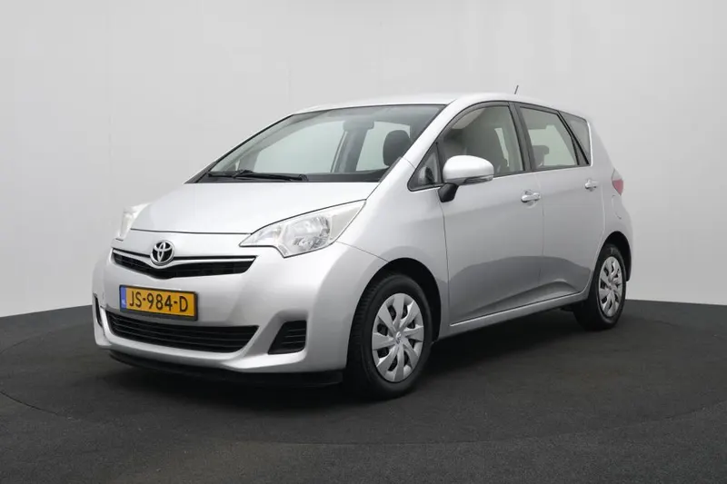 Toyota Verso-S (2011)