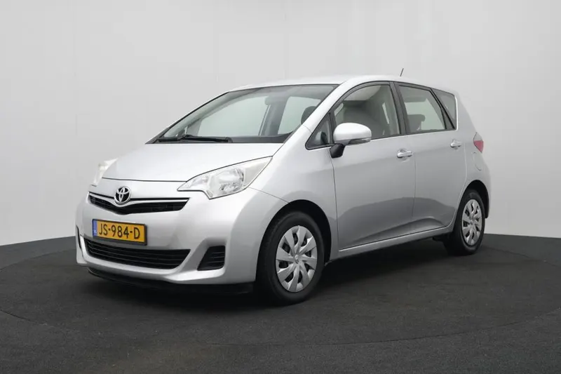 Toyota Verso-S (2011)