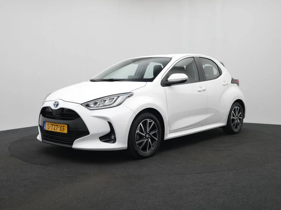 Toyota Yaris (2023) — foto 1