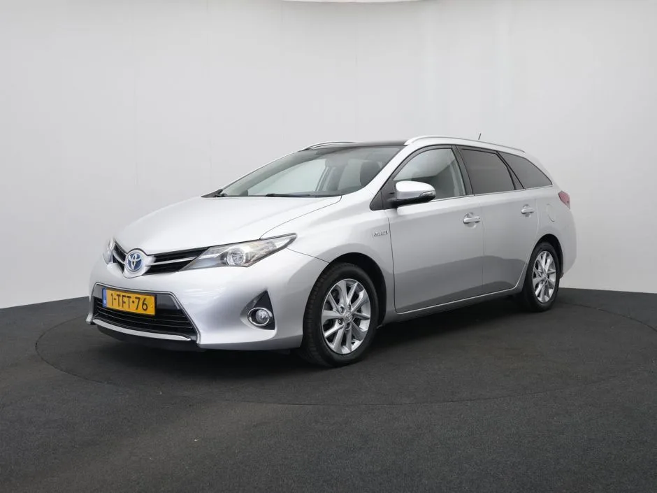 Toyota Auris (2014) — foto 1