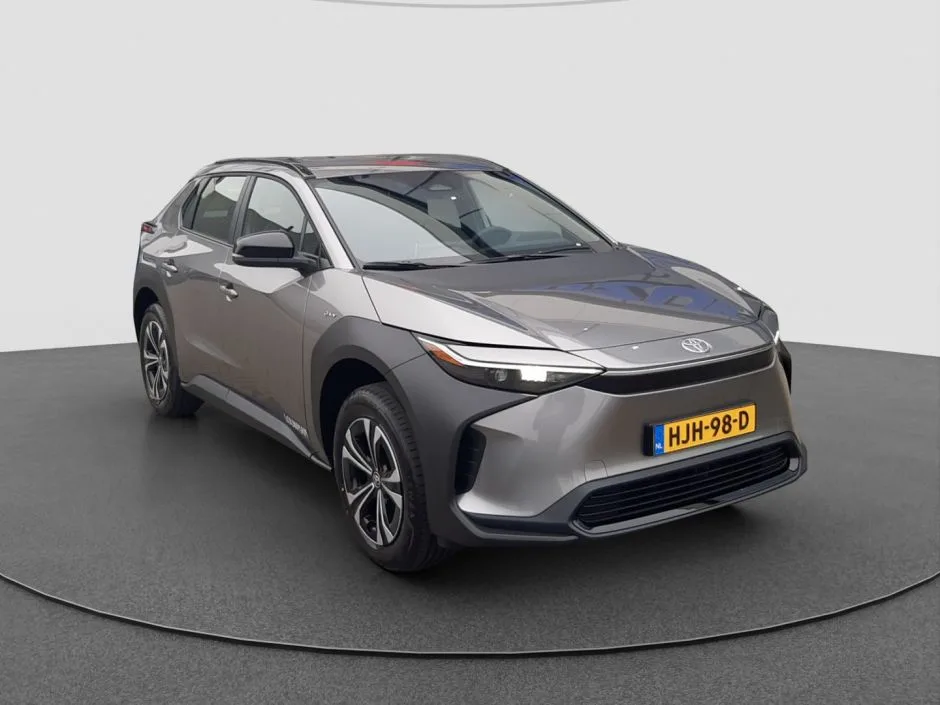 Toyota bZ4X (2025) — foto 1