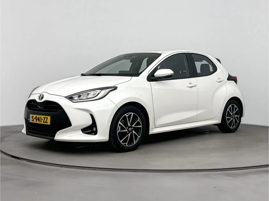 Toyota Yaris (2023) — foto 1