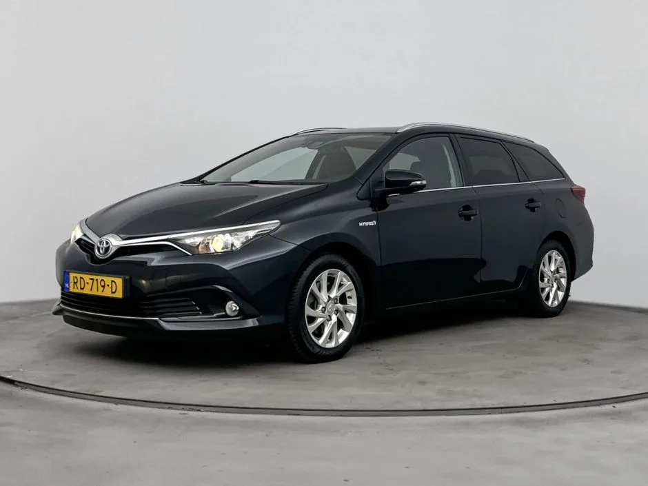 Toyota Auris (2017) — foto 1