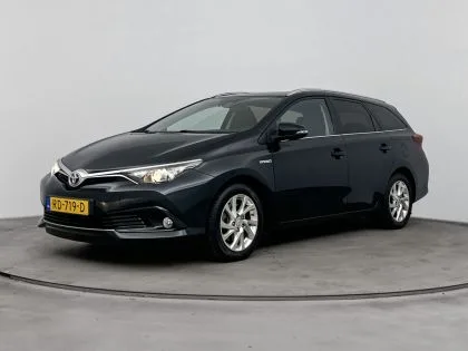 Toyota Auris (2017) — foto 1