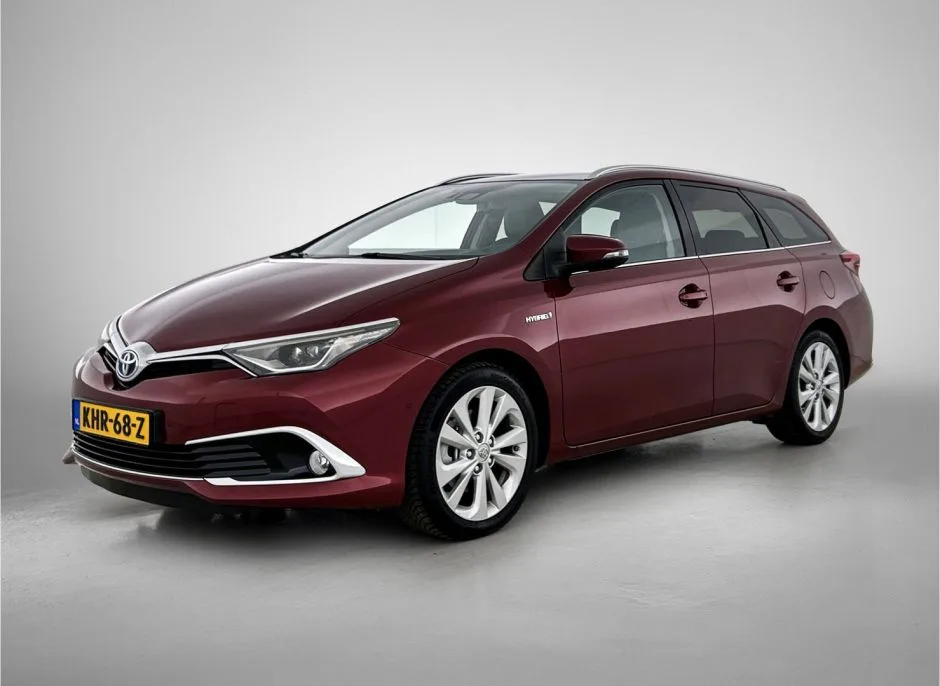 Toyota Auris (2017) — foto 1