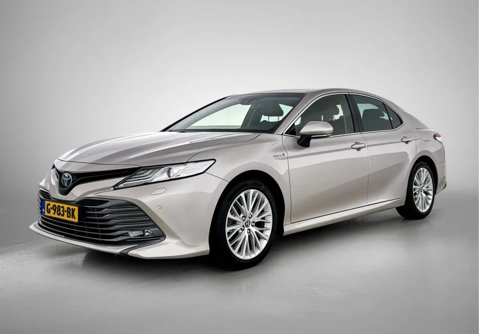 Toyota Camry (2019) — foto 1